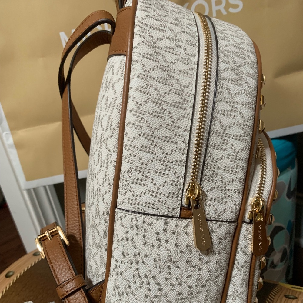 Michael Kors Abbey Medium Stud Backpack Vanilla - Picture 2 of 5